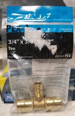 Apollo 3/4 x 3/4 x 1/2 in Brass PEX‑A Barb Tee Fitting Lead Plumbing Connector